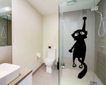 Schwarze Katze Vinyl Aufkleber auf nasser Duschkabine aus Glas