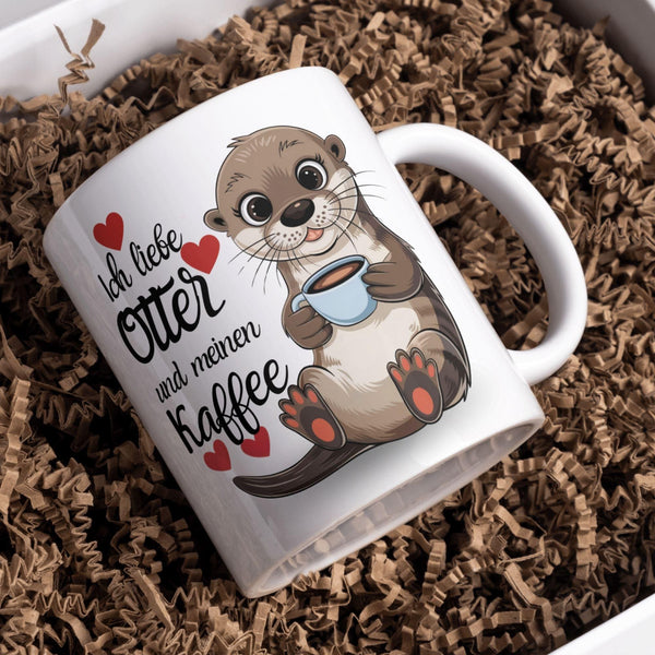 Weiße Keramiktasse mit einer niedlichen Otter-Illustration und dem Text "Ich liebe Otter und meinen Kaffee".
