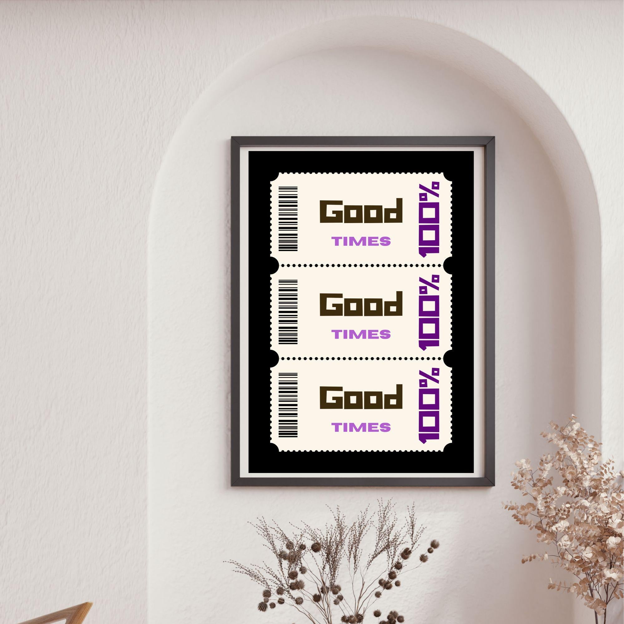 Grafik-Poster mit drei übereinander gestapelten Retro-Eintrittskarten, Aufschrift "Good Times 100%" in Pixel-Schriftart, Farben Creme, Schwarz und Lila, ästhetische Wanddeko.