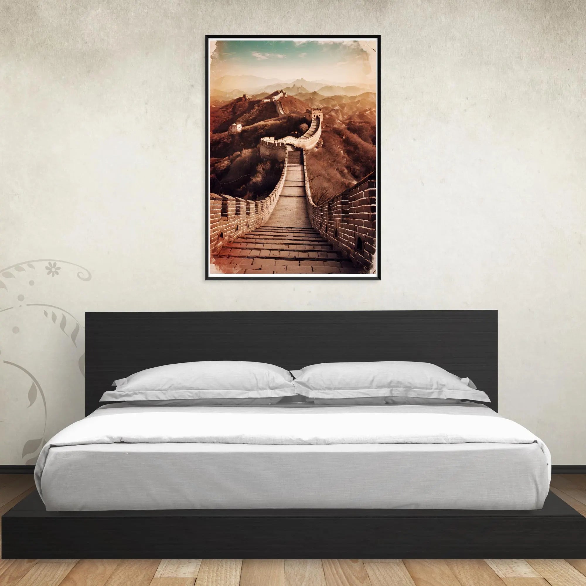 Landschaftsfotografie der Chinesischen Mauer, die sich über Berge schlängelt, in warmem, goldenem Licht, historische Asien Wandkunst mit Weitblick.