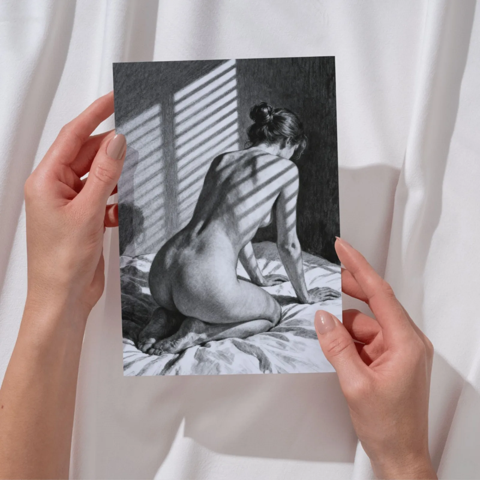 Aktzeichnung Frau Jalousie Schatten Kunstdruck Schwarz Weiß